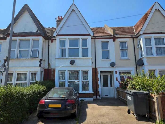 1 Bedroom Flat To Rent In Valkyrie Road, Westcliff-On-Sea, SS0