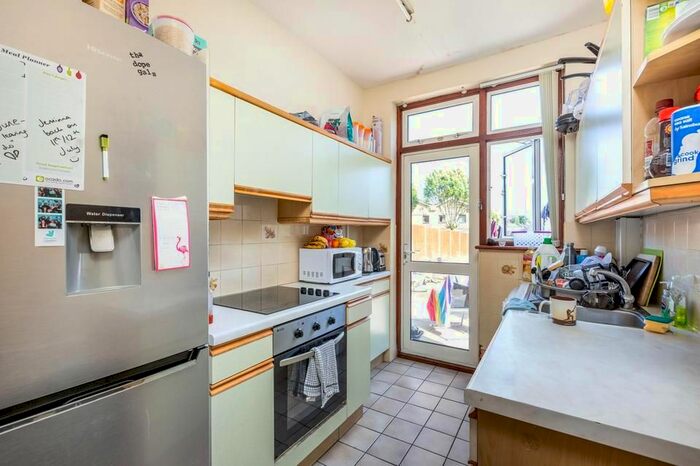 4 Bedroom End Of Terrace House To Rent In Fishponds Road, London, SW17