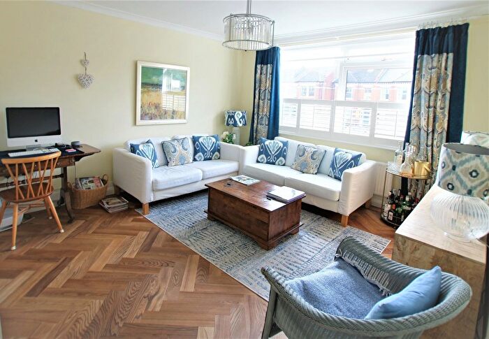 2 Bedroom Flat To Rent In Tooting Bec Road, London, SW17