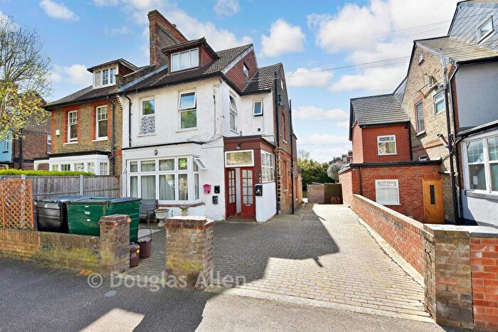 Studio For Sale In Grove Road, Walthamstow, E17