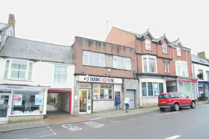 2 Bedroom Flat To Rent In High Street, Chard TA20
