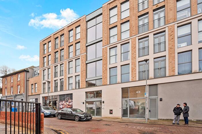 1 Bedroom Flat For Sale In Riverside Place, Kingston Upon Thames, KT1