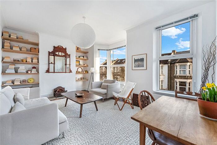 3 Bedroom Flat For Sale In Warren Road, Leyton, London, E10