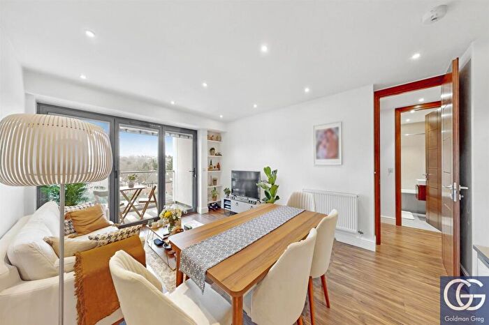 1 Bedroom Apartment To Rent In Charlotte Court, East Barnet Road, Barnet, EN4