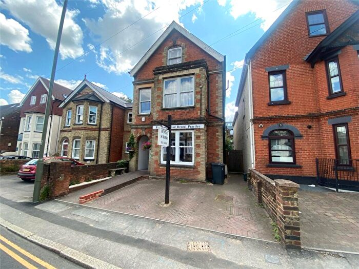 2 Bedroom Apartment To Rent In Farnham Road, Guildford, Surrey, GU2