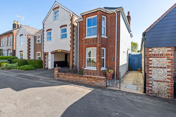 3 Bedroom Detached House For Sale In Green Lane, Chichester, PO19