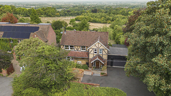 4 Bedroom Detached House For Sale In Upper Icknield Way, Aston Clinton, Aylesbury, HP22