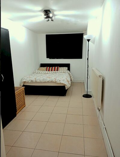 1 Bedroom Flat To Rent In Beverley Drive, Edgware, Greater London, HA8