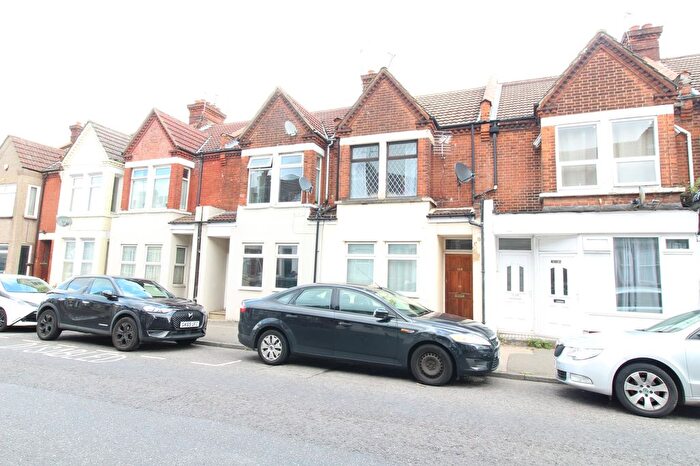 1 Bedroom Flat To Rent In Canterbury Street, Gillingham, ME7