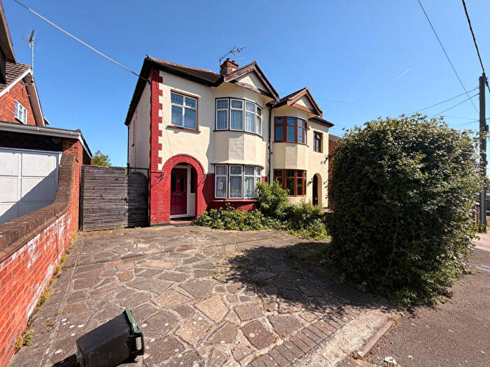 3 Bedroom Semi-Detached House For Sale In Clarence Road, Benfleet, SS7