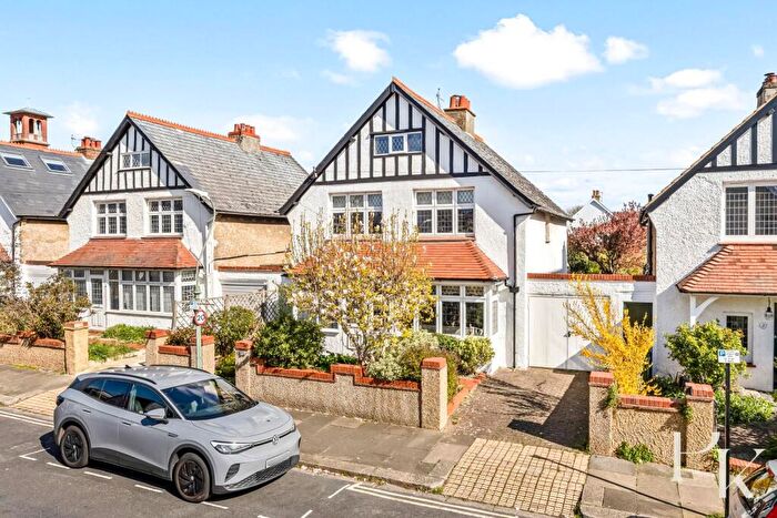 3 Bedroom Detached House For Sale In Raphael Road, Hove, BN3
