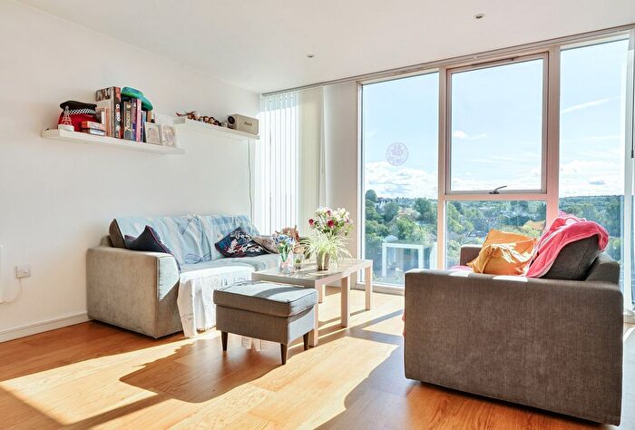 2 Bedroom Flat For Sale In Skypark Road, Bristol, Somerset, BS3