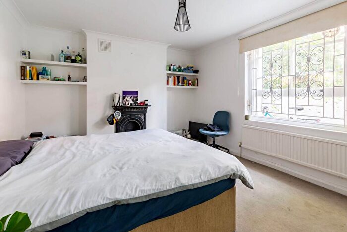 2 Bedroom Flat For Sale In Campbell Road, Bow, London, E3