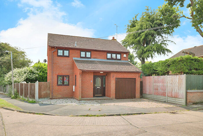 4 Bedroom Detached House To Rent In Betjeman Close, Rayleigh, SS6