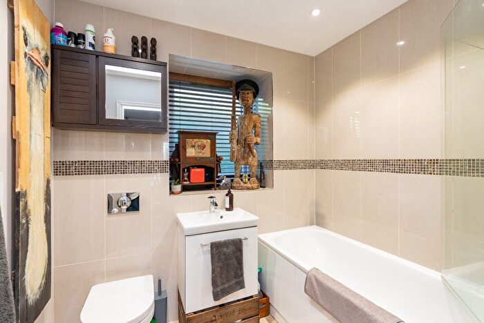 1 Bedroom Flat For Sale In Chalkpit Lane, Dorking, RH4