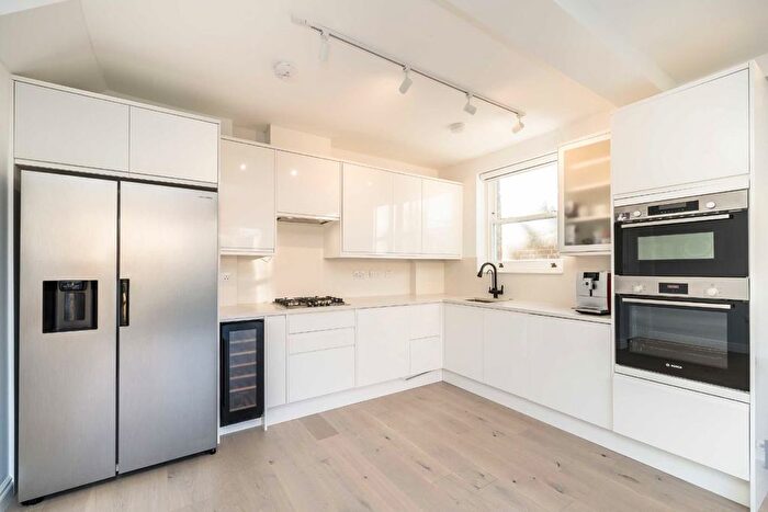 2 Bedroom Flat For Sale In Corfton Road, Ealing, W5