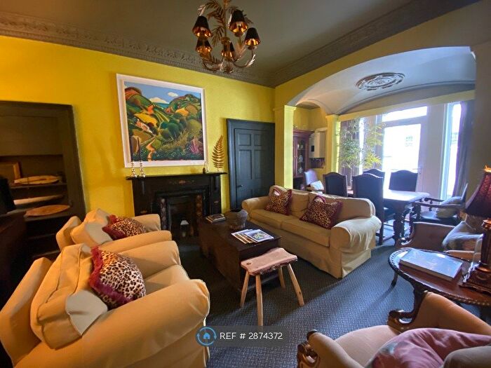 3 Bedroom Flat To Rent In Paddons Row, Tavistock, PL19