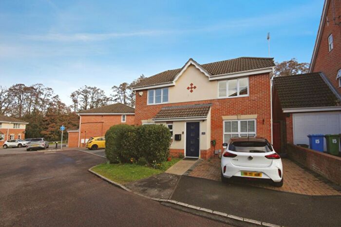 3 Bedroom Detached House To Rent In Fitzroy Close, Bracknell, RG12