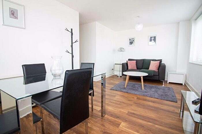 2 Bedroom Flat To Rent In Commercial Road, Aldgate, E1