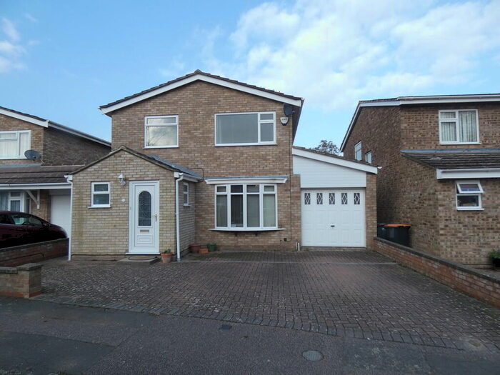 4 Bedroom Detached House To Rent In Bedford, MK41