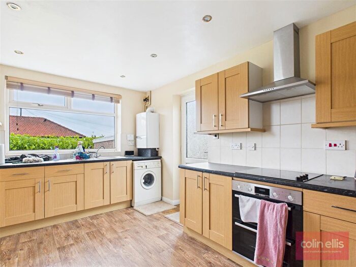 2 Bedroom Detached Bungalow For Sale In Osgodby Lane, Scarborough, YO11
