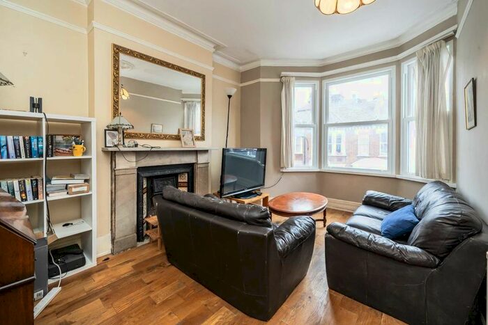 4 Bedroom Flat To Rent In Pennard Road, London, W12