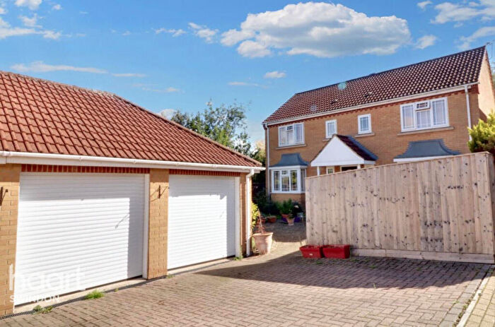 4 Bedroom Detached House For Sale In Packington Close, Swindon, SN5