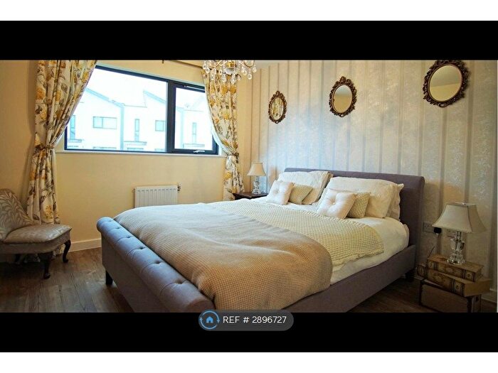 3 Bedroom Semi-Detached House To Rent In Tomblin Mews, London, SW16