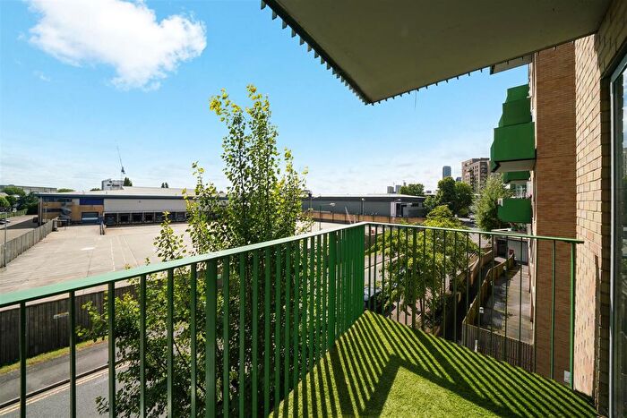 1 Bedroom Flat For Sale In Central Way, London, NW10