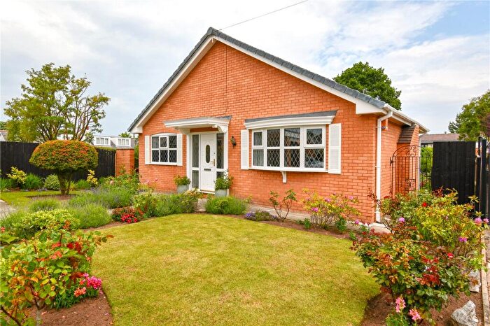 3 Bedroom Bungalow For Sale In Topgate Close, Heswall, Wirral, CH60