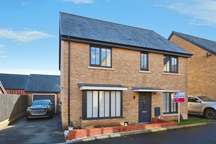 4 Bedroom Detached House For Sale In Trefoil Way, Ridgewood, Uckfield, TN22