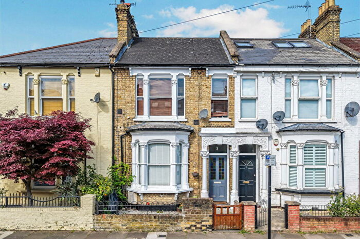 1 Bedroom Flat For Sale In Parkhurst Road, N22
