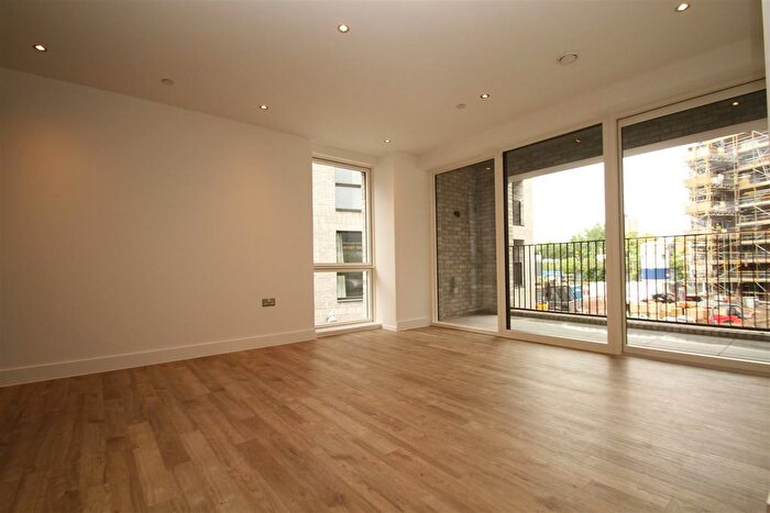 2 Bedroom Flat To Rent In Rookwood Way, London, E3
