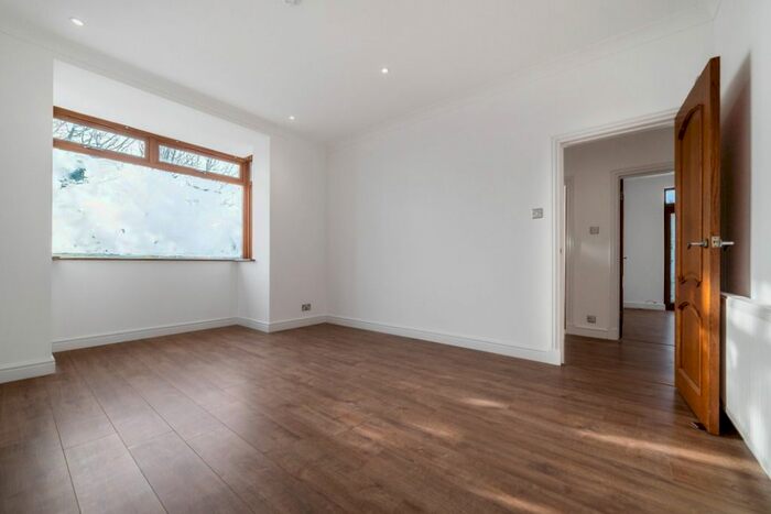 3 Bedroom Detached Bungalow For Sale In Balmuildy Road, Glasgow, Glasgow, G23