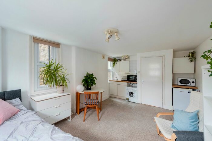 Studio To Rent In Dunster Gardens, London, NW6