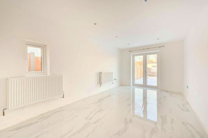 5 Bedroom Semi-Detached House To Rent In Mount Road, Colliers Wood, Mitcham, CR4