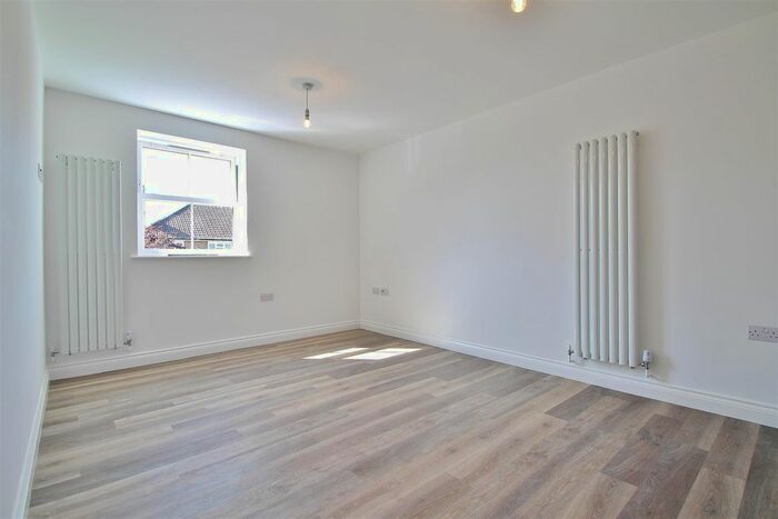 1 Bedroom Flat To Rent In Shrewsbury Walk, Isleworth, TW7