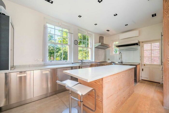 3 Bedroom Flat To Rent In Palliser Road, Barons Court, London, W14