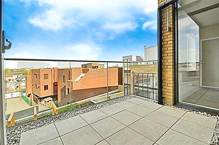 2 Bedroom Flat To Rent In Frazer Nash Close, Isleworth, TW7