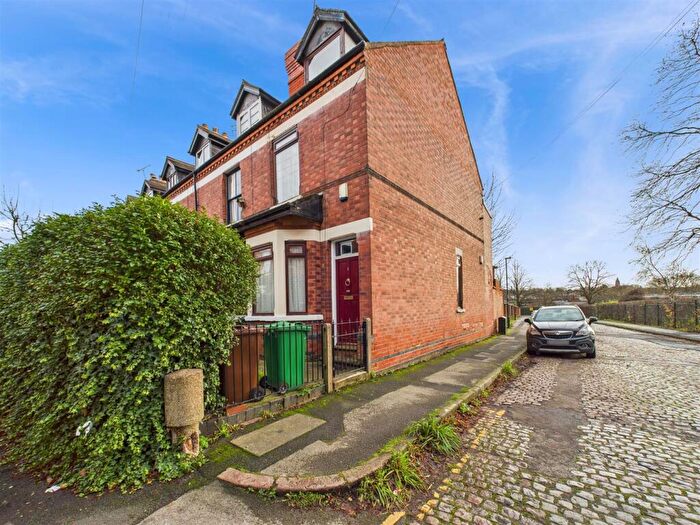 3 Bedroom End Of Terrace House To Rent In Wesley Grove, Carrington, Nottingham, NG5