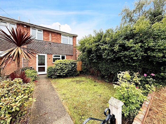 3 Bedroom End Of Terrace House To Rent In Southbourne Avenue, Holbury, SO45