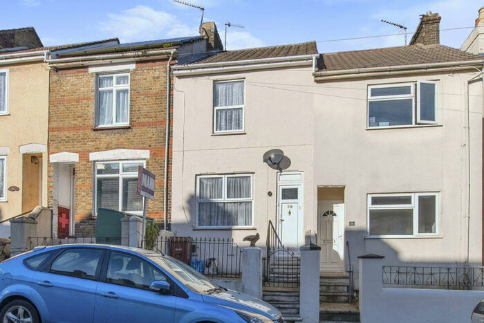 3 Bedroom Terraced House To Rent In Gordon Road, Chatham, ME4