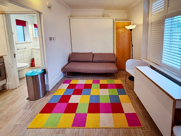 Studio To Rent In Warwick Way, London, SW1V