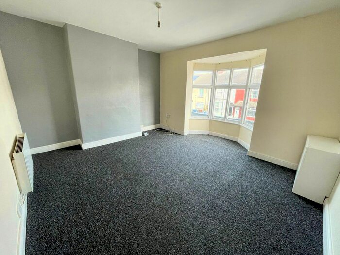 2 Bedroom Flat To Rent In Heneage Road, Grimsby, DN32