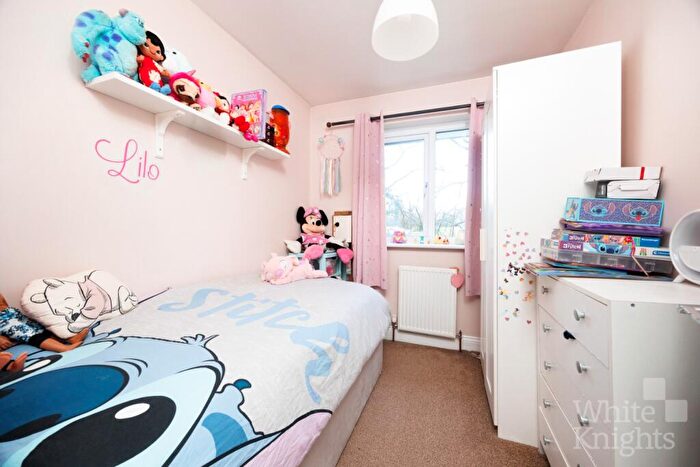 3 Bedroom Terraced House For Sale In Clements Close, Spencers Wood, Reading, Berkshire, RG7