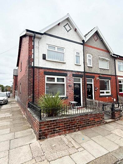 3 Bedroom End Of Terrace House For Sale In Lowton Street, Radcliffe, Manchester, M26