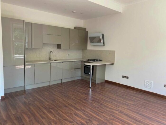 2 Bedroom Flat To Rent In Courtfield Court, Kensington, London, SW5