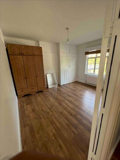 2 Bedroom Maisonette To Rent In Princes Avenue, London, N13