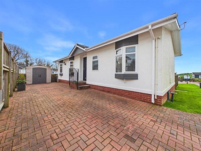 2 Bedroom Mobile/park Home For Sale In Halsinger, Braunton, EX33