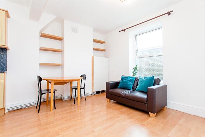 1 Bedroom Flat To Rent In Weavers Court, Hague Street, London, E2